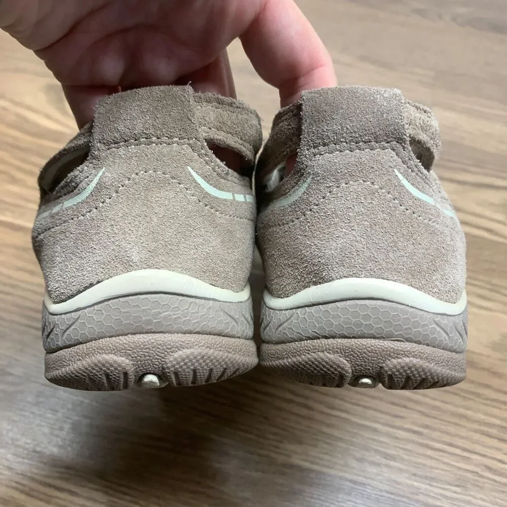 Skechers Women's Endeavor-Venturer Taupe Fashion Sneaker - Size 11‎